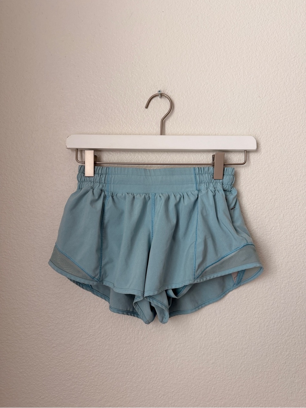 Lululemon hotty hot shorts regular 2.5” blue